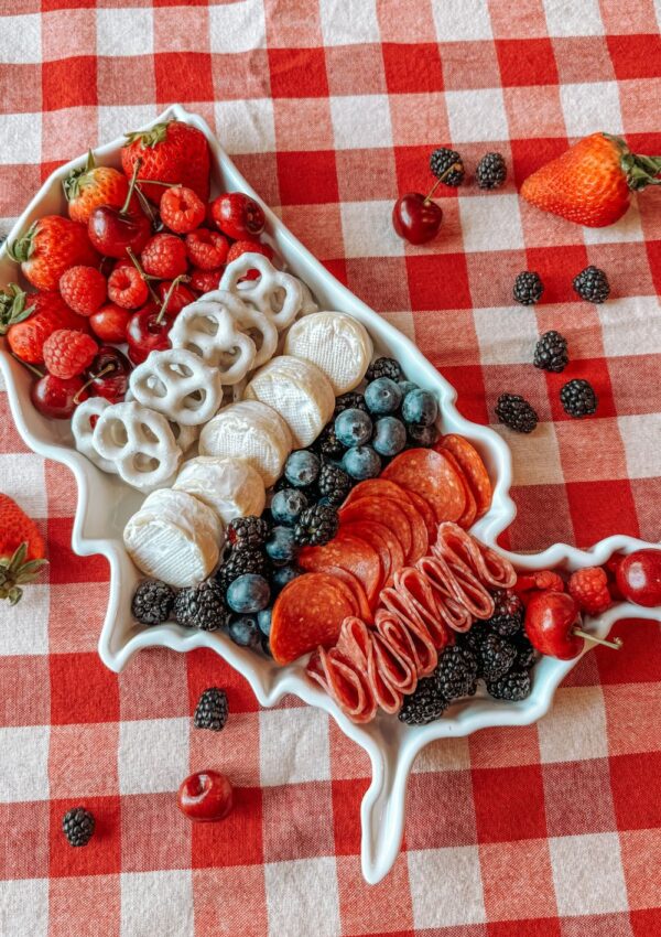 How to Build a 4th of July Charcuterie Board in Under 30 Minutes!